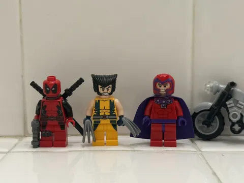 LEGO MARVEL Super Heroes Deadpool Wolverine Magneto Minifigures X-Men 6866 