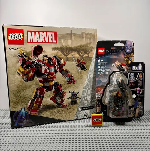 LEGO Super Heros: Hulkbuster # 76247 & Avengers 5 Minifigure Pack # 40525