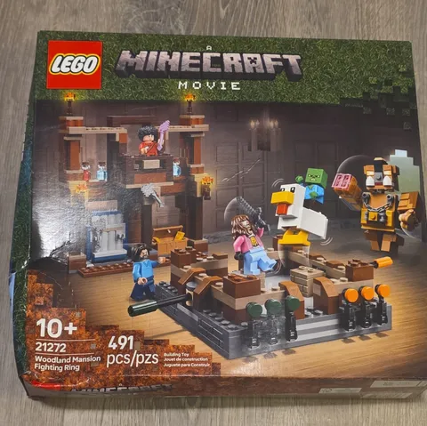 LEGO 21272 A MINECRAFT MOVIE Woodland Mansion Fighting Ring  (damaged box) (NEW)