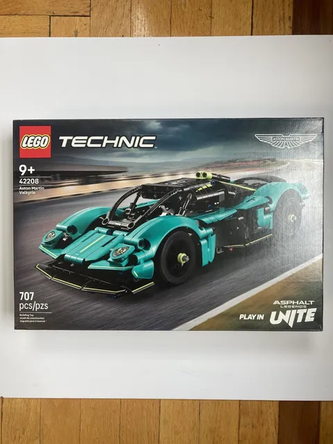 LEGO Technic 42208 Aston Martin Valkyrie - Asphalt Legends Unite - NIB - IN HAND