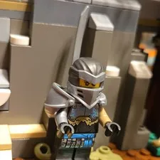LEGO ninjago  Nya the Hero w/Shoulder Armor & Sword njo0604