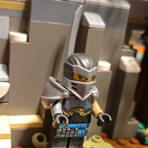 LEGO ninjago  Nya the Hero w/Shoulder Armor & Sword njo0604