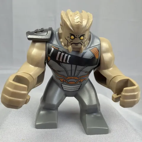 Lego Cull Obsidian Big Fig Marvel Avengers Minifigure 76108 Used