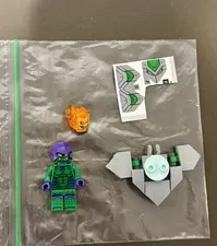 LEGO MARVEL GEEEN GOBLIN With GLIDER Minifigure Oscorp Building ONLY 76324