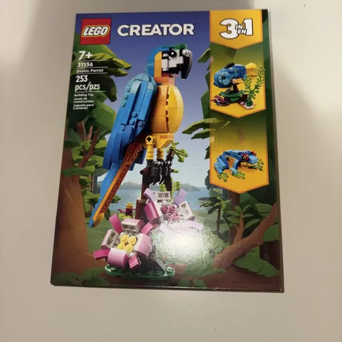 LEGO CREATOR: Exotic Pink Parrot (31144)
