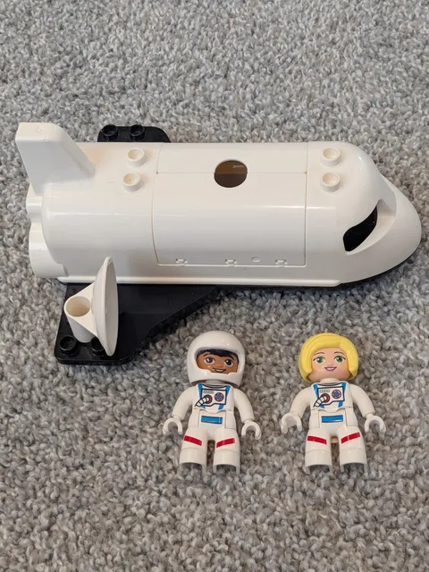 Lego Duplo Item Space Shuttle With Astronaut Minifigures And Duplo Satellite. 