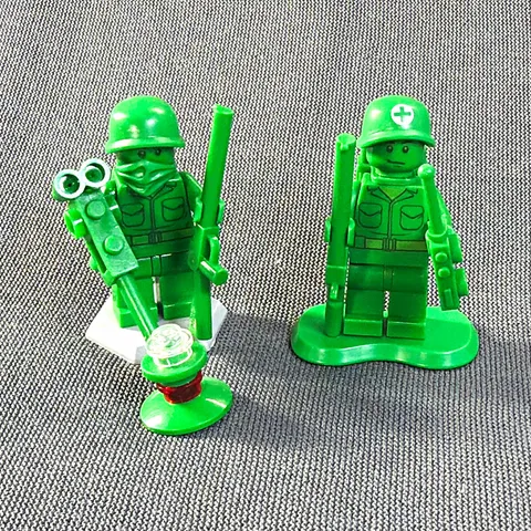 LEGO Minifigures Green Soldier & Medic Lot of 2 w/ Accessories & Stands