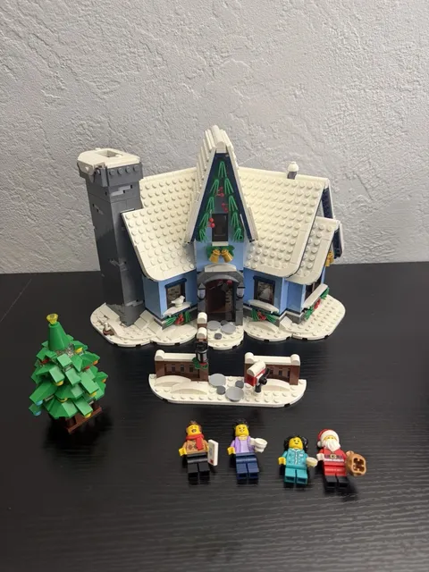 LEGO Icons Winter Village: Santa's Visit (10293)
