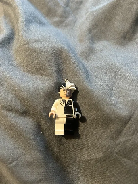 LEGO Two-Face 2006 Minifigure (Former Keychain)