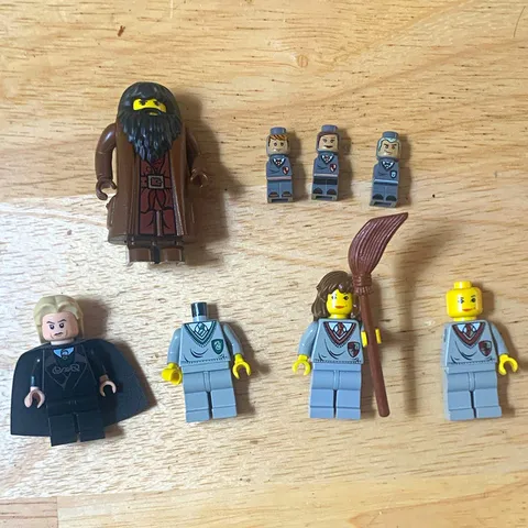 Lego Harry Potter Hagrid + 7 other Minifigures