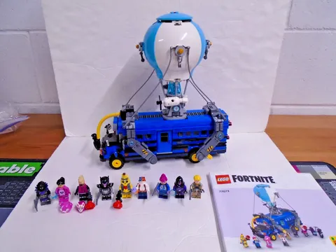 Lego 77073 Fortnie Battle Bus set 100% Complete