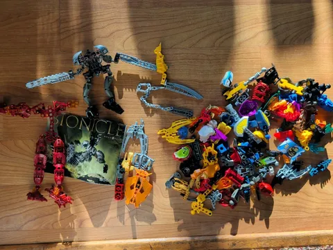 LEGO BIONICLE Bulk Lot of Parts,   With 8566 Instructions Over 1 Lb 