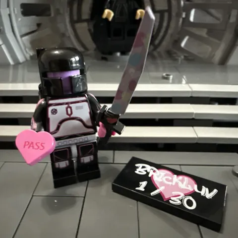 Brickluv Valentines Mando Minifigure 1/30 with Custom Saber