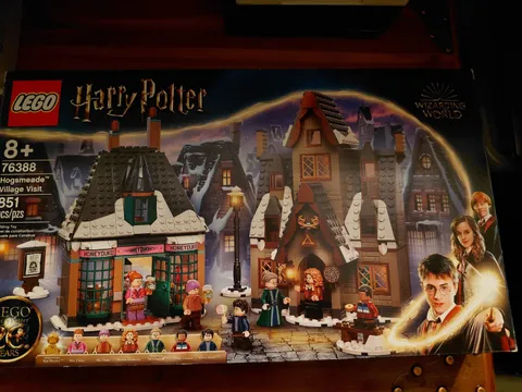 LEGO Harry Potter: Hogsmeade Village Visit (76388). New.
