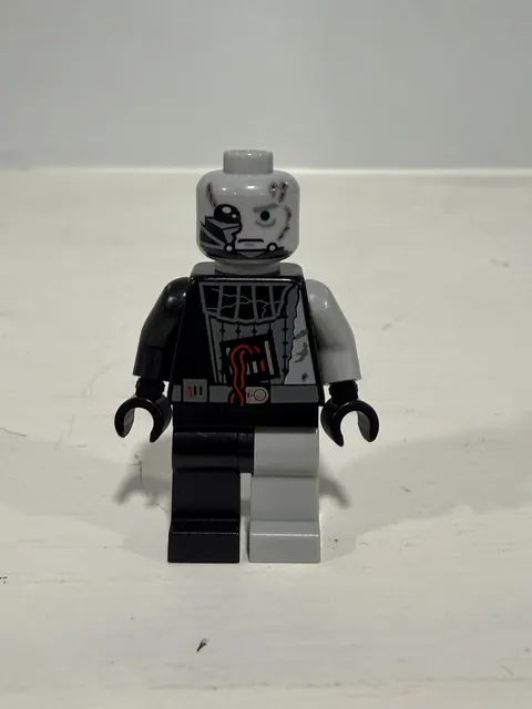 Lego Battle Damaged Darth Vader Minifigure Star Wars 7672 Missing Neck Piece