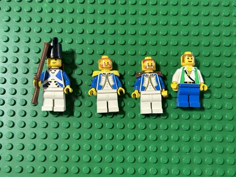 LEGO VINTAGE IMPERIAL SOLDIERS AND PIRATE LOT OF 4 - with weapons and access
