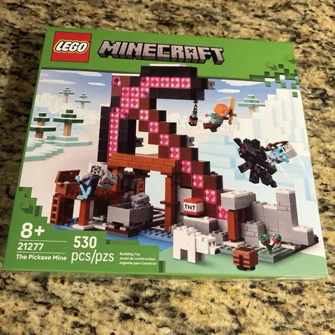 LEGO Minecraft The Pickaxe Mine Complete Set 530 Piece (21277)