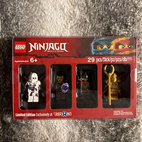 LEGO NINJAGO 2017 Toys R Us Bricktober Minifigure Collection NEW SEALED 5004938