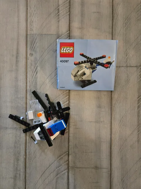 Lego Monthly Mini Model Helicopter 40097 open complete set