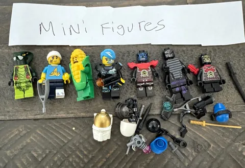 LEGO Mini Figures Minifigure Mixed Lot w/ Assorted Accessories Parts Plastic