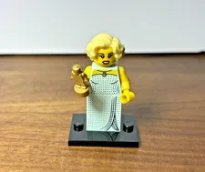 LEGO Series 9 Hollywood Starlet Minifigure 71000 Actress CMF Complete Stand