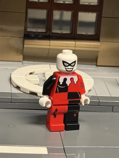 Batman 1 2006 Harley Quinn Custom Minifigure *No hat* Bat026 (7886)