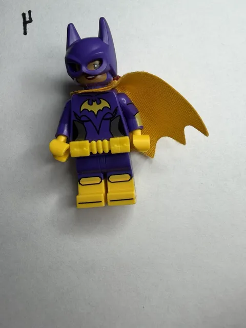 Lego Batgirl 30612 Yellow Cape  Batman Movie Super Heroes Minifigure