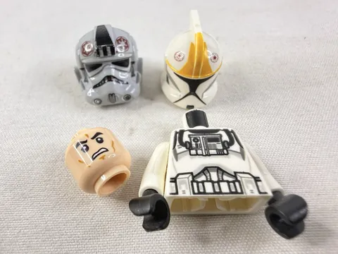 LEGO Star Wars Phase 1 Clone Trooper Pilot Minifigure SW0491 & AT-AT HELMET