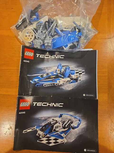 LEGO TECHNIC: Hydroplane Racer (42045)
