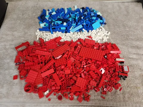  Bulk Lot Of  Miscellaneous 1000 Lego Pieces (Red-White-Blue) Various Sizes (Z)