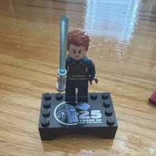 LEGO Star Wars 25th Anniversary Minifigure with Display Stand, 2pc