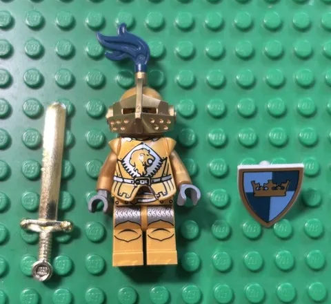 LEGO Castle Gold Crown Knight Minifigure w/ Sword & Shield CAS415 – Set 7079