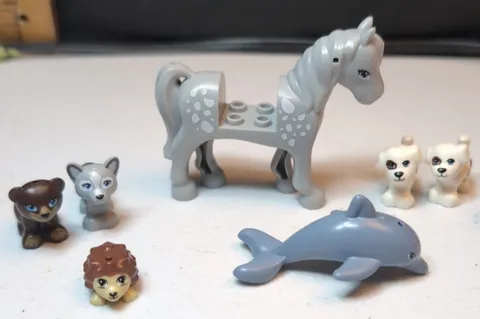 LEGO Animals Lot 7 Mini Figures Horse, Dolphin, Hedgehog, Fox, Bear, Dogs