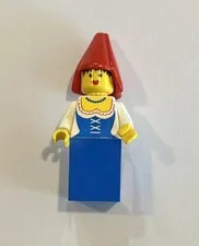 LEGO Minifigure Castle Maiden - Red Cone Hat 6081 Vintage