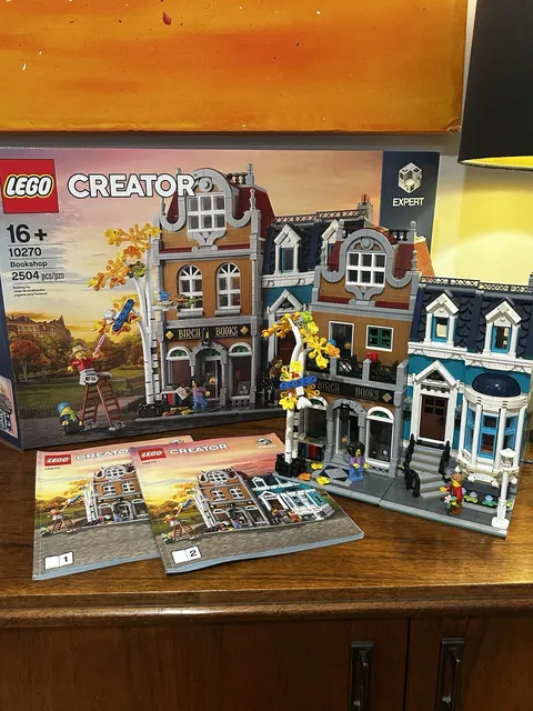 LEGO Creator Expert Bookshop 10270 complete with box + instructions 2504 pcs