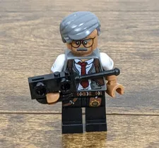 LEGO Minifigure – Adventurer/Detective with Gray Hair, Glasses & Vest