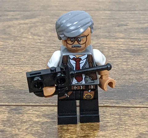 LEGO Minifigure – Adventurer/Detective with Gray Hair, Glasses & Vest