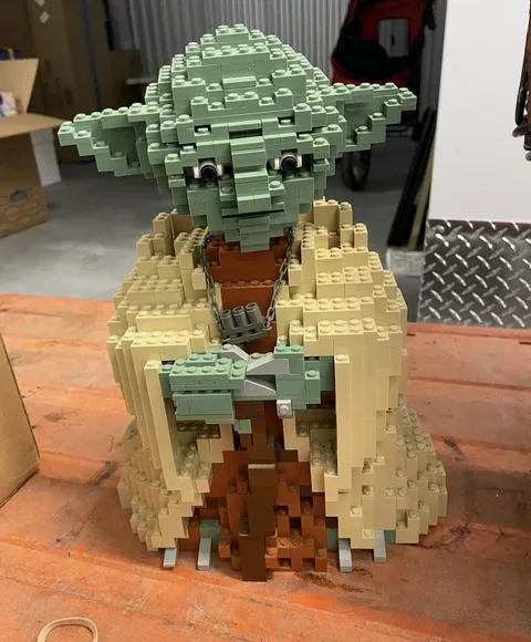 LEGO Star Wars: Yoda (#7194) Assembled - 2002 Retired Edition
