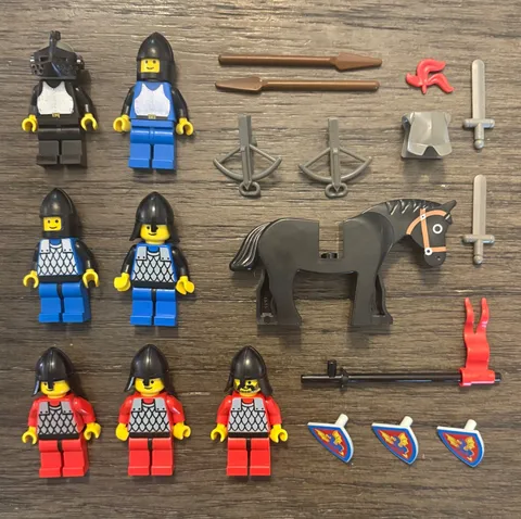 LEGO- Castle vintage Black Knights. Minifigure lot. accessories, good condition