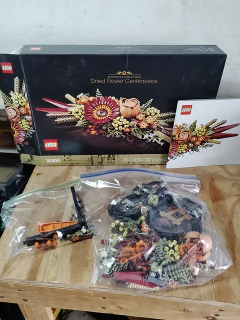 LEGO Dried Flower Centerpiece 10314 Complete In Box 812 Pieces Lightly Used