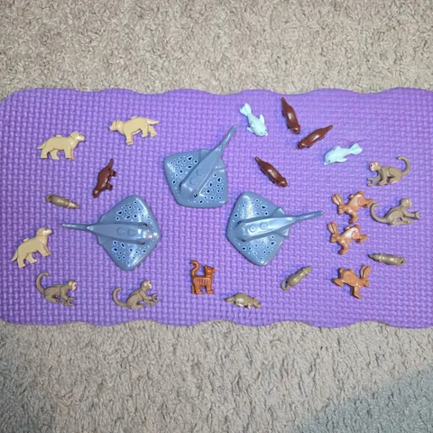 LEGO Animal lot 3 Manta Rays, 3 Dogs, 4 Monkeys, 2 Dolphins, 4 Otter, 4 Mice ...
