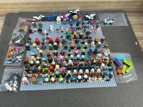 lego minifigures lot Mixed 143 Mini figures Read