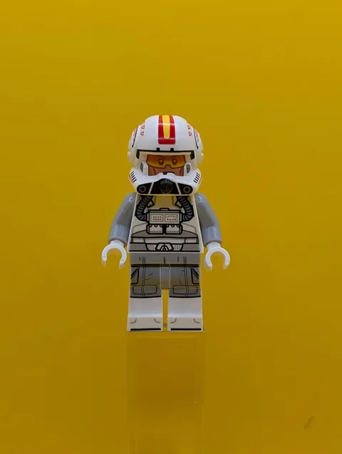 Clone Trooper Pilot sw1402 (Phase 2) - Light Bluish Gray Arms, Nougat Head Star