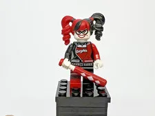LEGO DC Super Heroes Minifigure - Harley Quinn - SH0306 -Missing Roller Skates