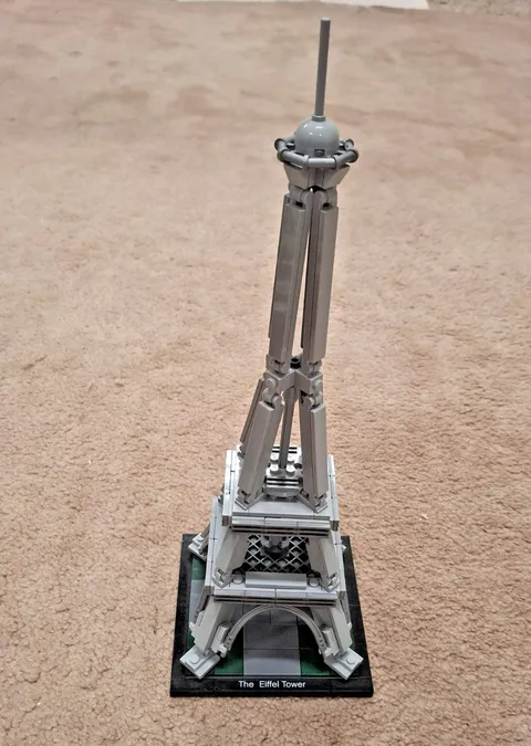 LEGO Architecture: The Eiffel Tower Paris 21019 - Complete, No Box or Manual