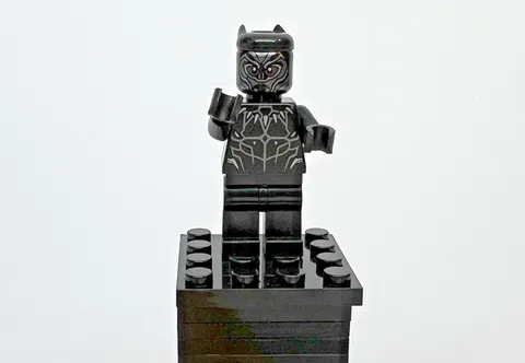 LEGO Marvel Minifigure - Black Panther Reddish Brown Eyes- SH0466 from set 76103