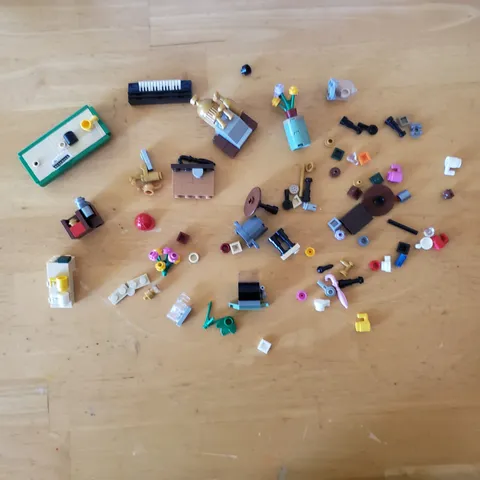 LEGO Friends  Central Perk 21319 Original Accessories Approximately 80