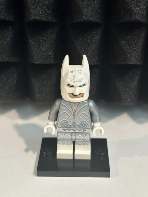 (NEW) LEGO Bachelor Batman Minifigure - 70838 DC Superheroes (Lego Movie 2)