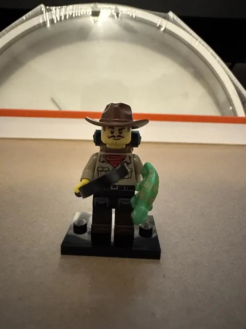 Lego Series 19 Minifigure 71025 - Jungle Explorer