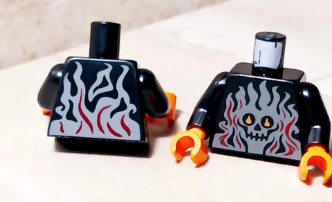 New LEGO Flaming Skull Torso Orange Hands Halloween Ghoul Creepy Flame Eyes